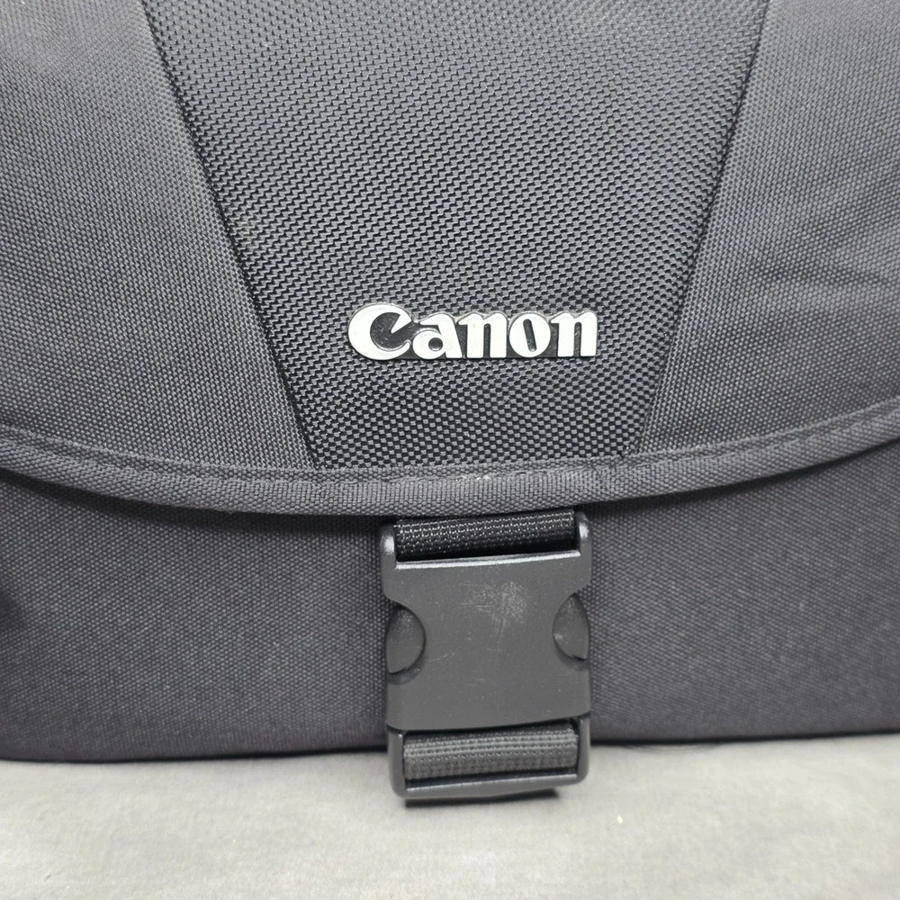 Canon camera shoulder